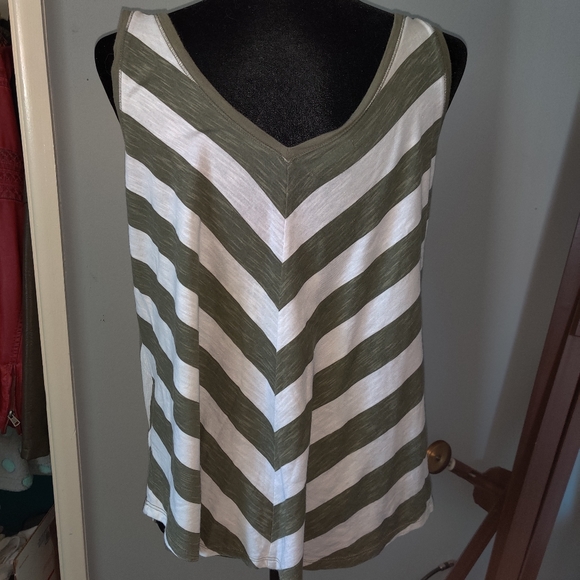 Chevron tank - Picture 2 of 5